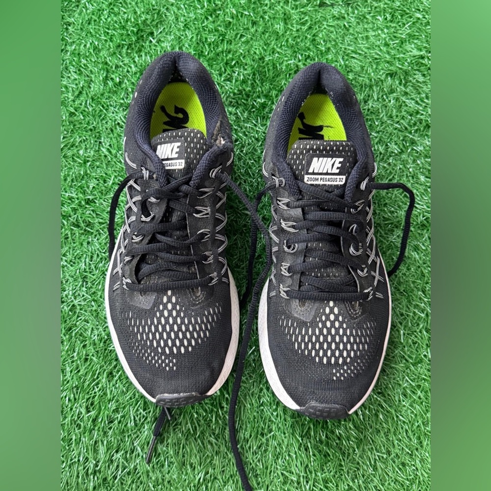 Nike Women’s Black Running Shoes Size 8.5